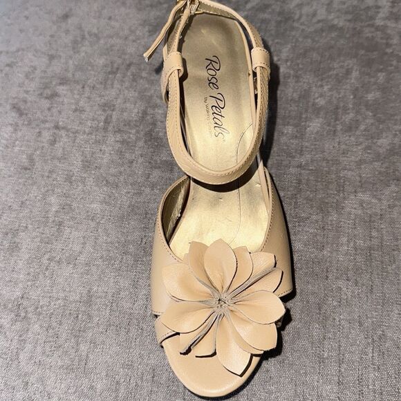 Rose Petals by Walking Cradles Flower Heels! - Picture 9 of 12